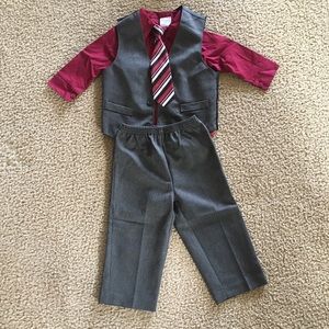 Boys 2T Perry Ellis 4 piece suit set